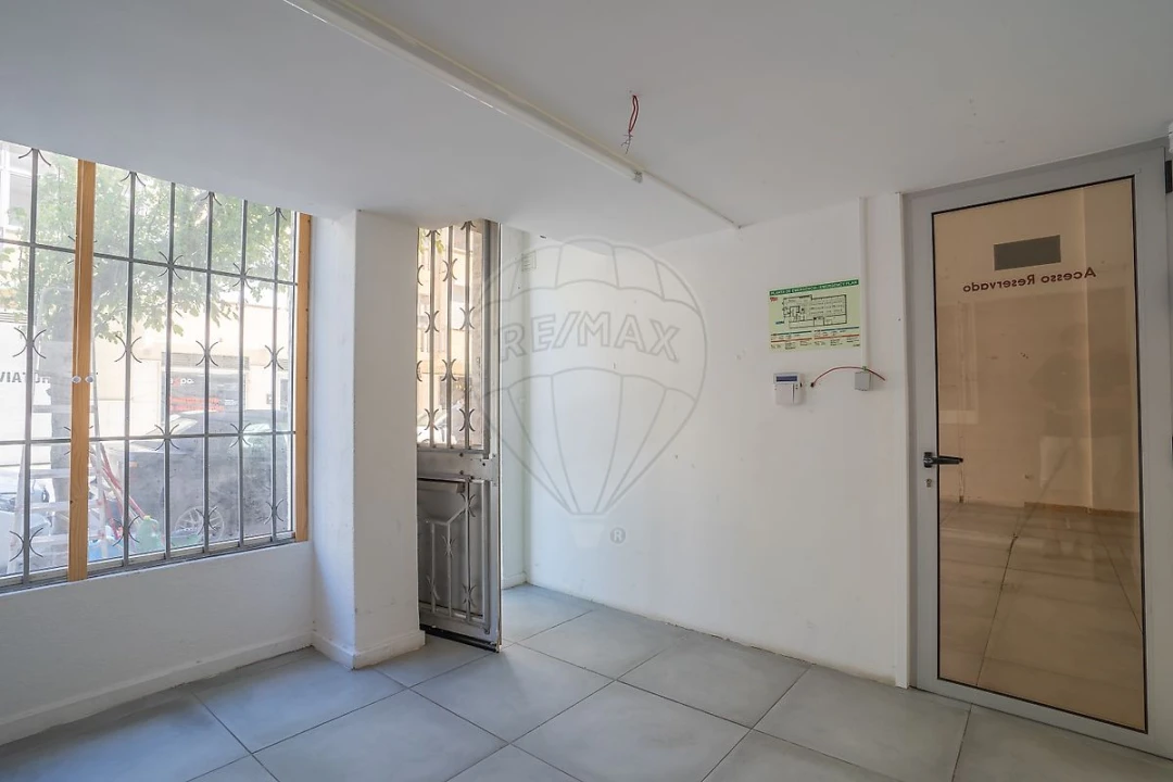 Armazém para Arrendamento em Sacavém e Prior Velho Foto 20