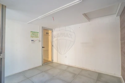 Armazém para Arrendamento em Sacavém e Prior Velho