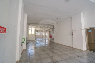 Armazém para Arrendamento em Sacavém e Prior Velho