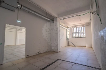 Armazém para Arrendamento em Sacavém e Prior Velho