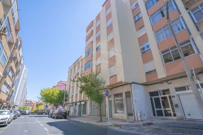 Armazém para Arrendamento em Sacavém e Prior Velho