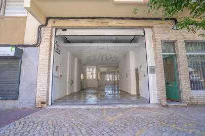 Armazém para Arrendamento em Sacavém e Prior Velho