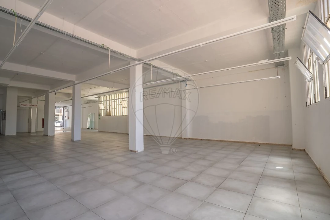 Armazém para Arrendamento em Sacavém e Prior Velho Foto 21