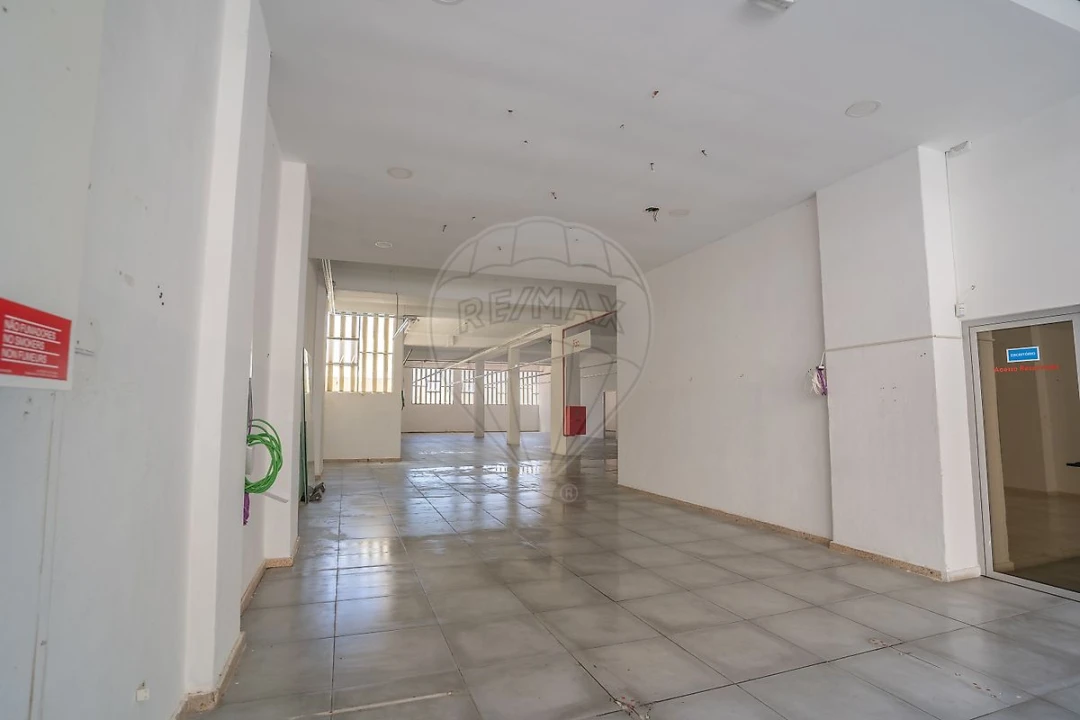Armazém para Arrendamento em Sacavém e Prior Velho Foto 12