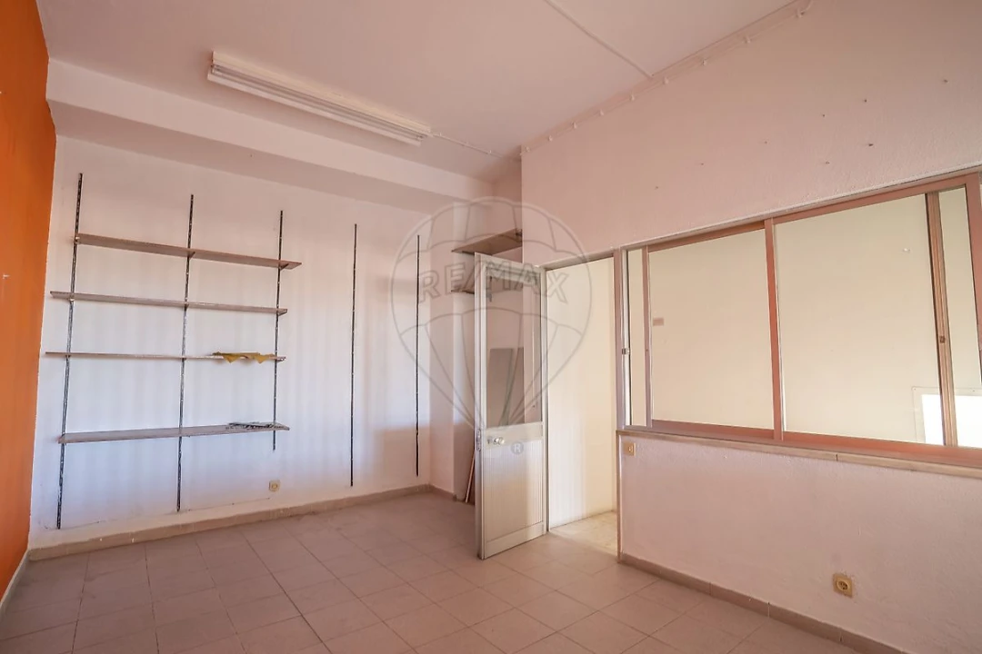 Armazém para Arrendamento em Sacavém e Prior Velho Foto 17