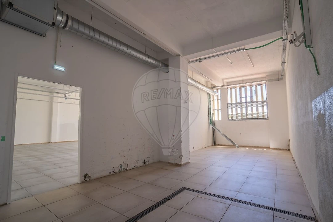 Armazém para Arrendamento em Sacavém e Prior Velho Foto 23