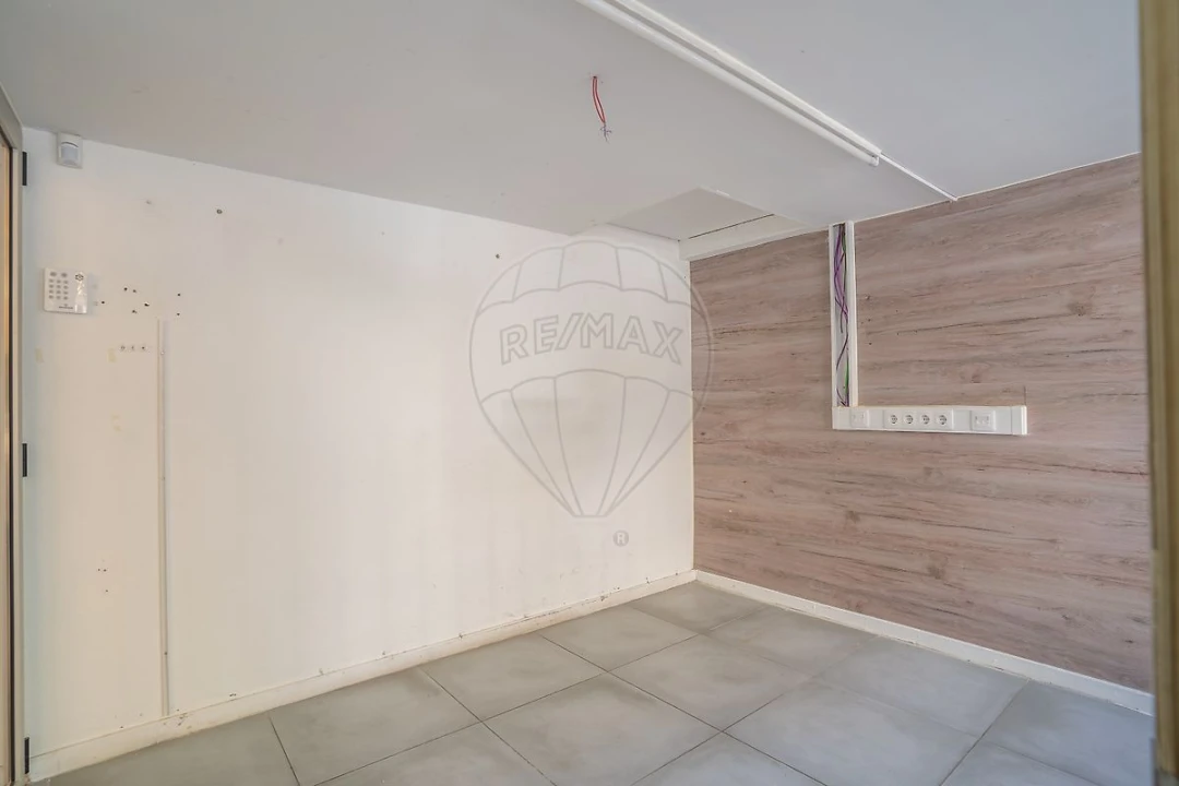 Armazém para Arrendamento em Sacavém e Prior Velho Foto 6