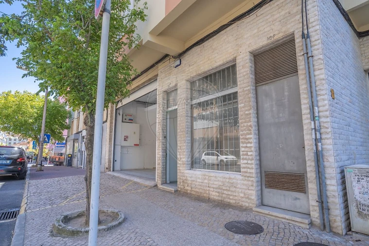 Armazém para Arrendamento em Sacavém e Prior Velho Foto 11