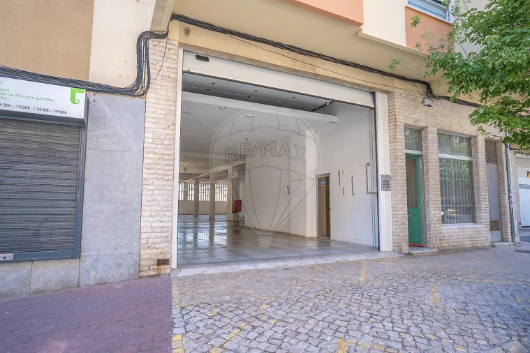 Armazém para Arrendamento em Sacavém e Prior Velho Foto 19