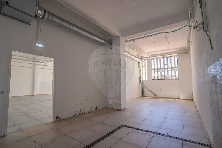 Armazém para Arrendamento em Sacavém e Prior Velho Foto 23