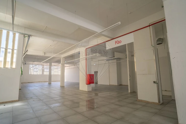 Armazém para Arrendamento em Sacavém e Prior Velho Foto 2