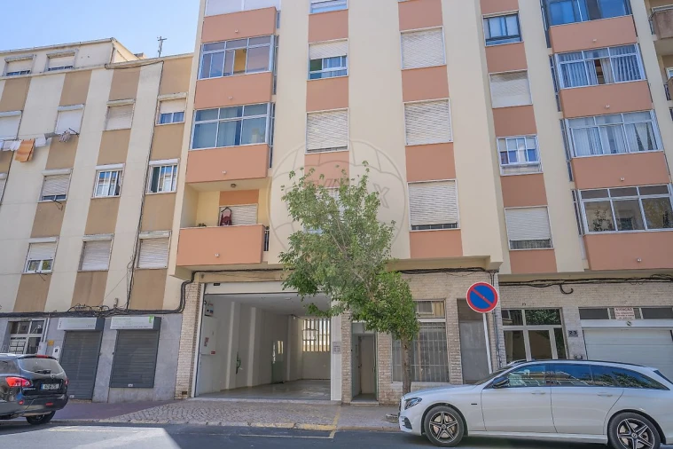 Armazém para Arrendamento em Sacavém e Prior Velho Foto 16