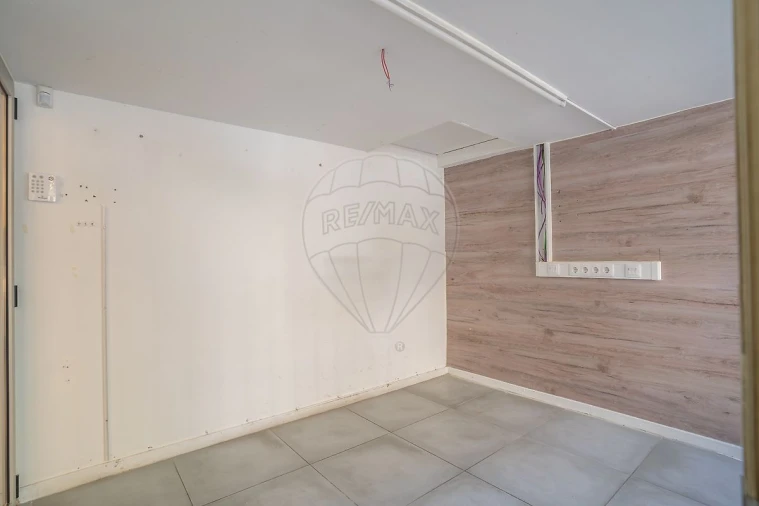 Armazém para Arrendamento em Sacavém e Prior Velho Foto 6