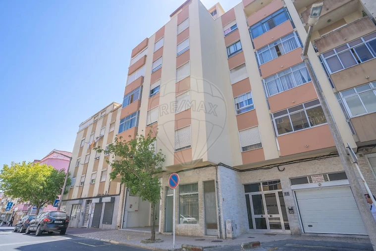 Armazém para Arrendamento em Sacavém e Prior Velho Foto 7