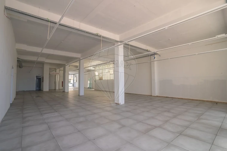 Armazém para Arrendamento em Sacavém e Prior Velho Foto 8