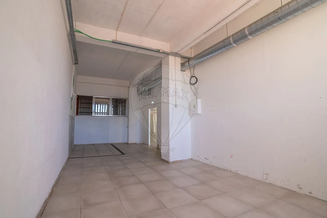 Armazém para Arrendamento em Sacavém e Prior Velho Foto 1