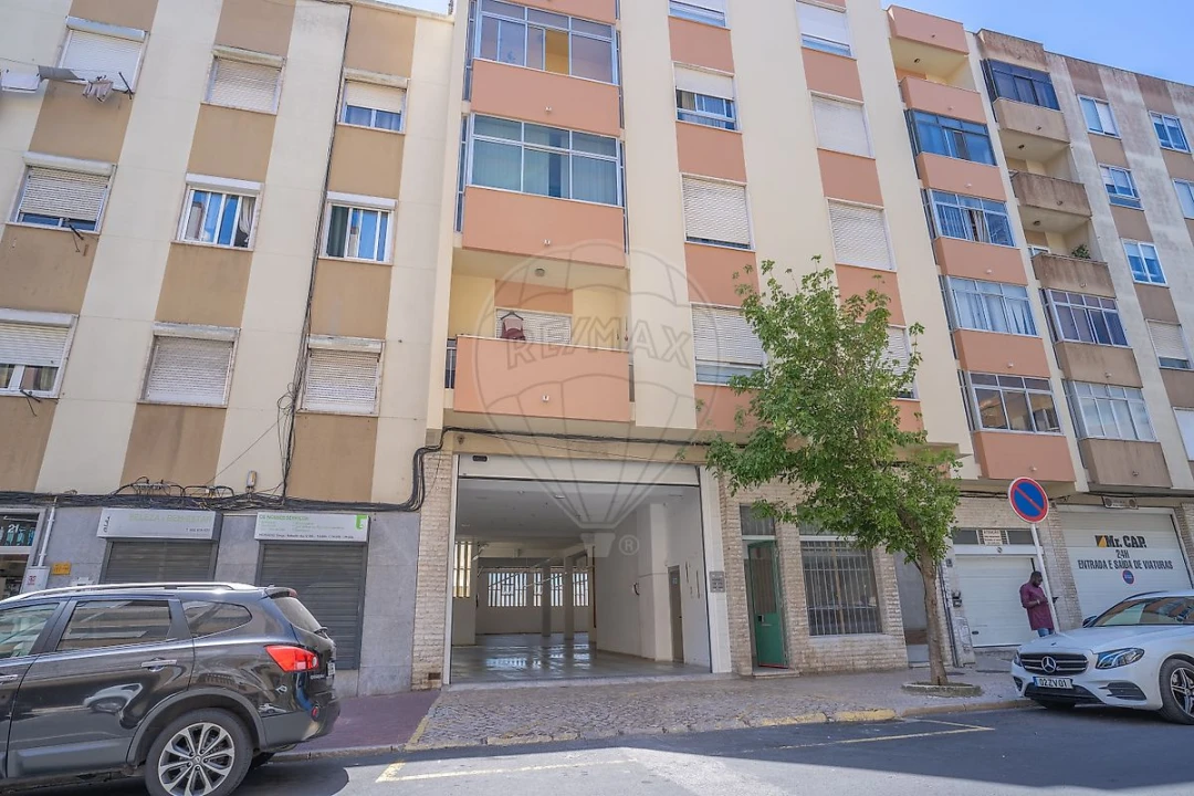 Armazém para Arrendamento em Sacavém e Prior Velho Foto 15