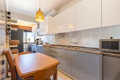 Apartamento T2 para Venda em Agualva e Mira-Sintra