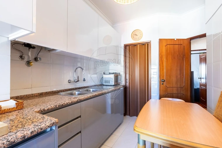 Apartamento T2 para Venda em Agualva e Mira-Sintra Foto 7