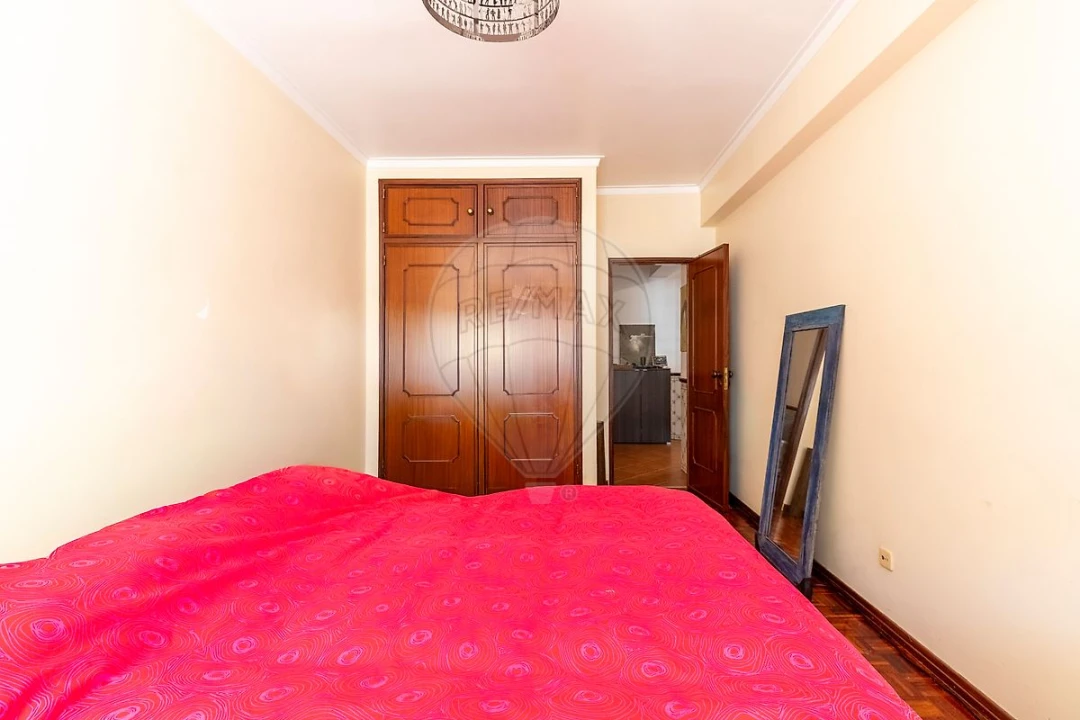 Apartamento T2 para Venda em Agualva e Mira-Sintra Foto 11