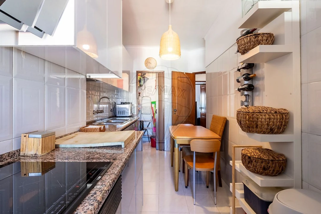 Apartamento T2 para Venda em Agualva e Mira-Sintra Foto 3