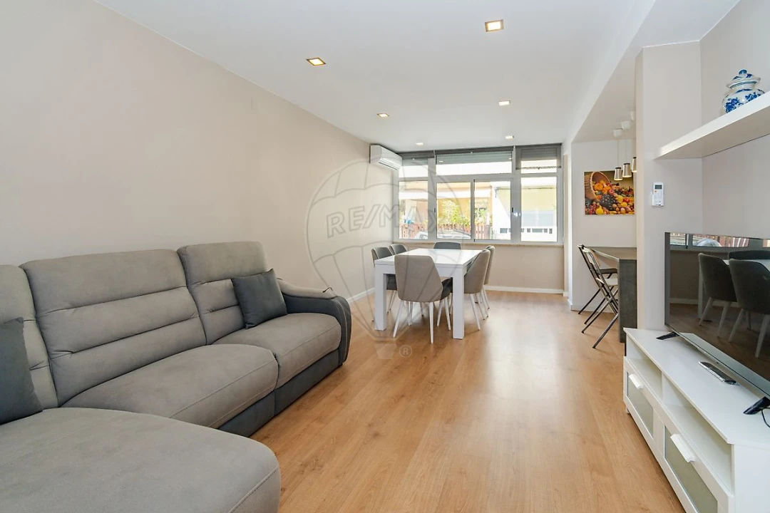 Apartamento T2 para Arrendamento em Santa Iria de Azoia, São João da Talha e Bobadela Foto 4