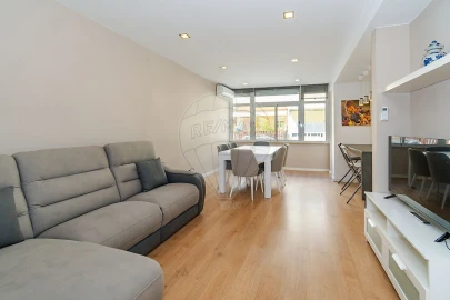 Apartamento T2 para Arrendamento em Santa Iria de Azoia, São João da Talha e Bobadela