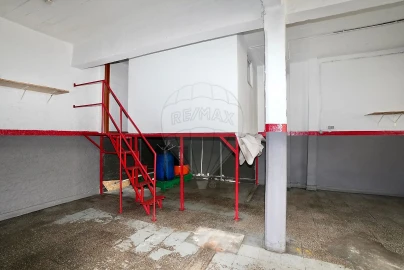 Armazém para Venda em Vila Franca de Xira