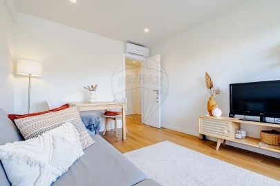 Apartamento T2 para Venda em Oeiras e São Julião da Barra, Paço de Arcos e Caxias