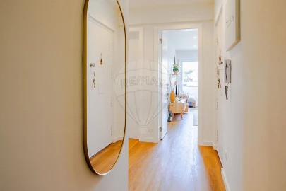 Apartamento T2 para Venda em Oeiras e São Julião da Barra, Paço de Arcos e Caxias