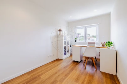 Apartamento T2 para Venda em Oeiras e São Julião da Barra, Paço de Arcos e Caxias