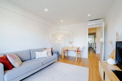 Apartamento T2 para Venda em Oeiras e São Julião da Barra, Paço de Arcos e Caxias