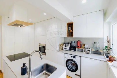 Apartamento T2 para Venda em Oeiras e São Julião da Barra, Paço de Arcos e Caxias