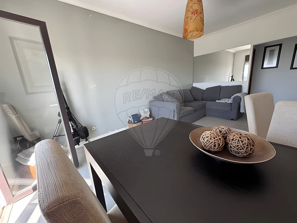 Apartamento T2 para Venda em Porto Salvo Foto 3