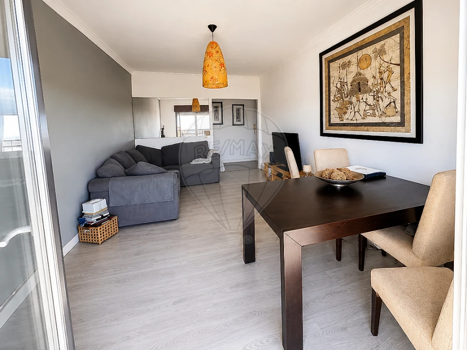 Apartamento T2 para Venda em Porto Salvo Foto 1