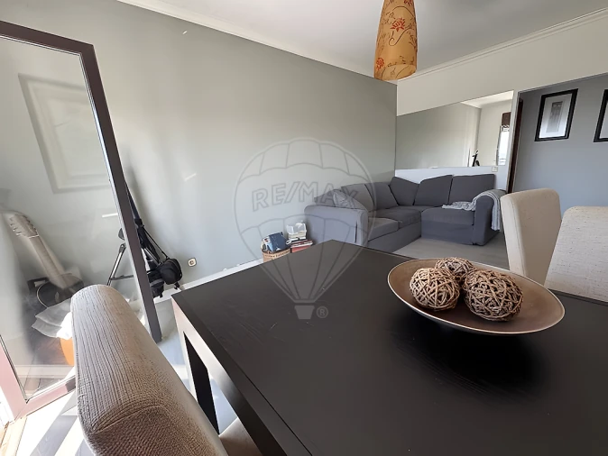 Apartamento T2 para Venda em Porto Salvo Foto 3