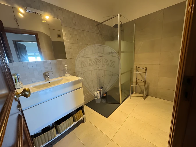 Apartamento T2 para Venda em Porto Salvo Foto 11