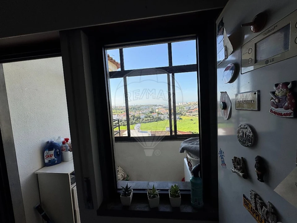 Apartamento T2 para Venda em Porto Salvo Foto 4