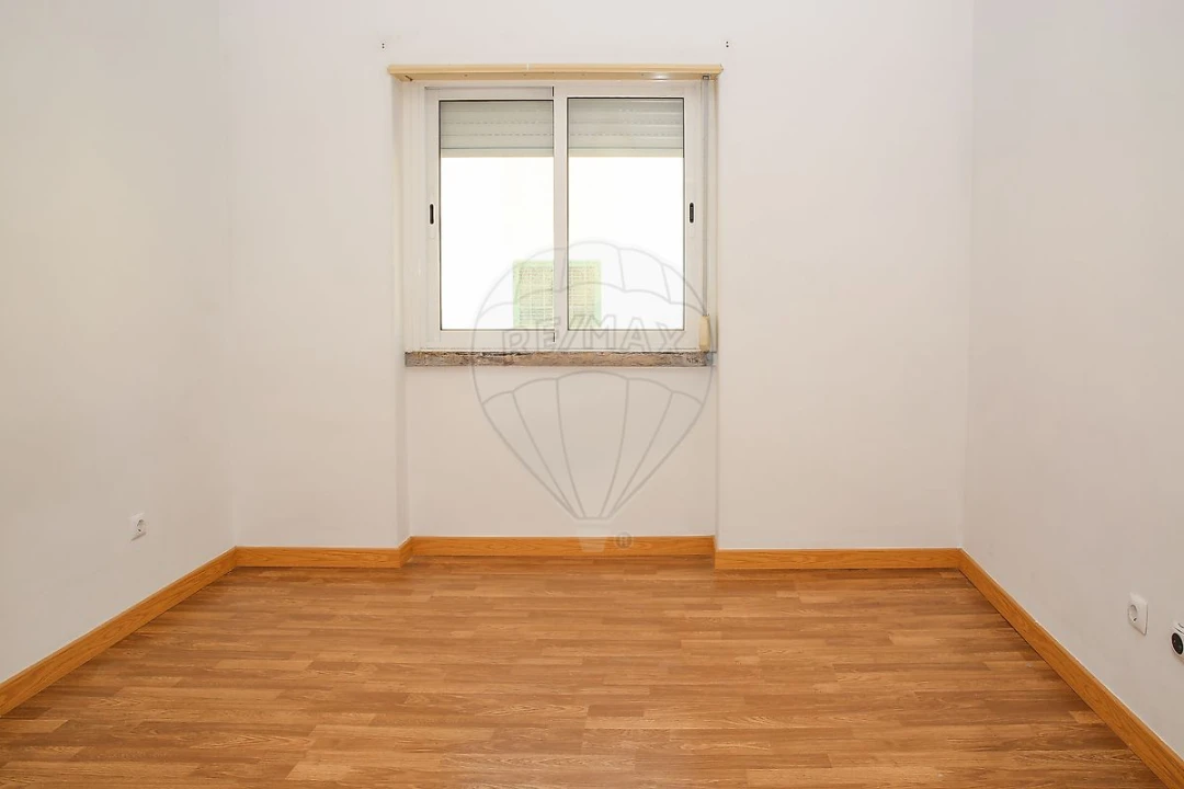 Apartamento T2 para Venda em Carregado e Cadafais Foto 8