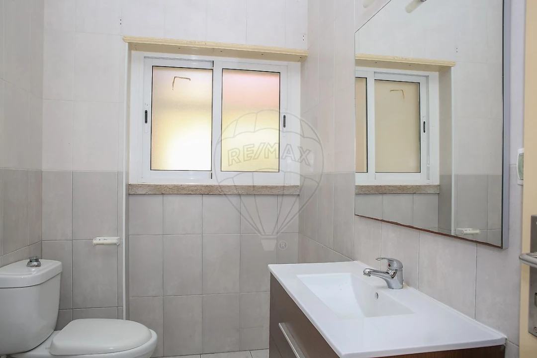 Apartamento T2 para Venda em Carregado e Cadafais Foto 24