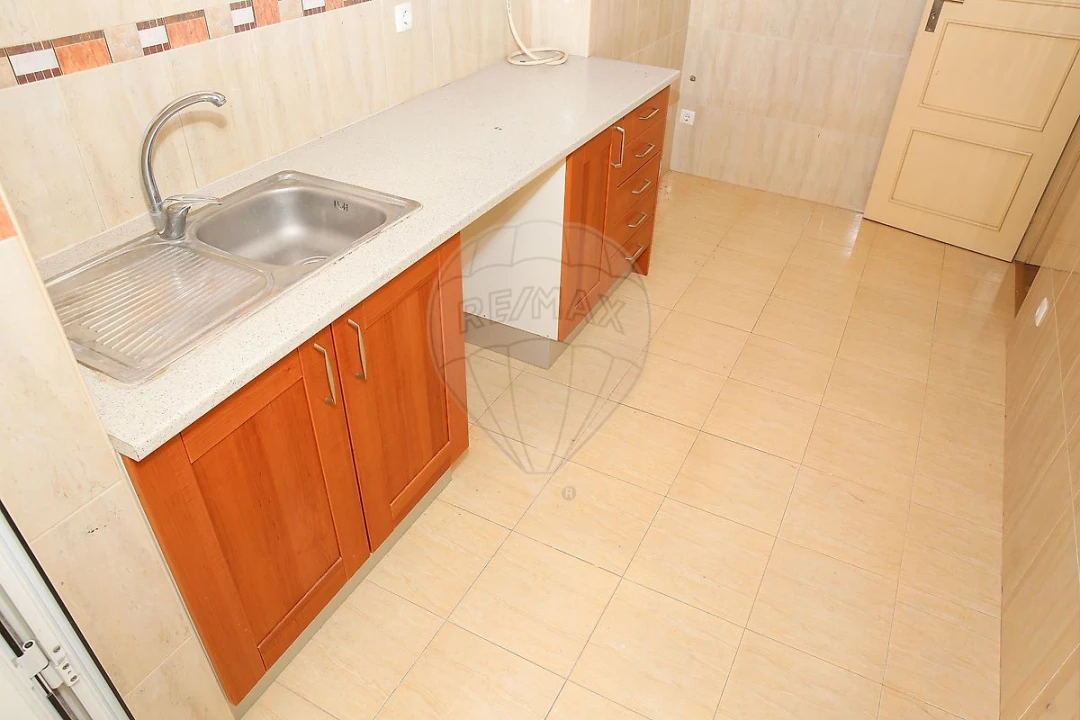 Apartamento T2 para Venda em Carregado e Cadafais Foto 33