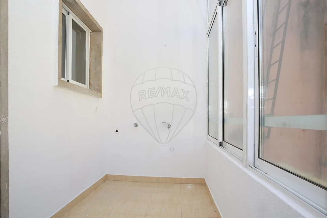 Apartamento T2 para Venda em Carregado e Cadafais Foto 30