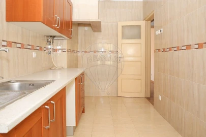 Apartamento T2 para Venda em Carregado e Cadafais