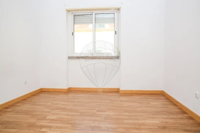 Apartamento T2 para Venda em Carregado e Cadafais