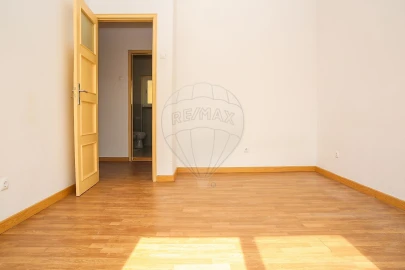 Apartamento T2 para Venda em Carregado e Cadafais