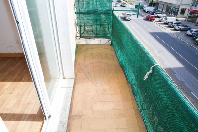 Apartamento T2 para Venda em Carregado e Cadafais