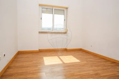 Apartamento T2 para Venda em Carregado e Cadafais