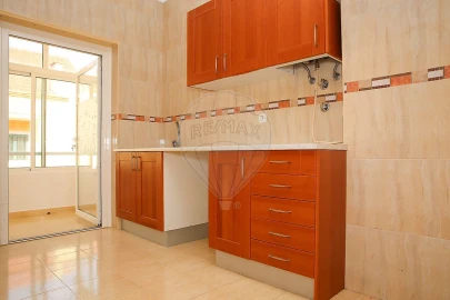 Apartamento T2 para Venda em Carregado e Cadafais