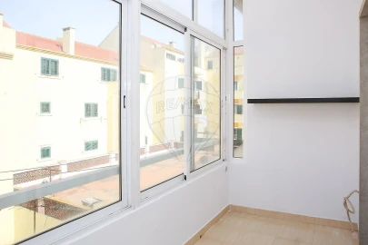 Apartamento T2 para Venda em Carregado e Cadafais