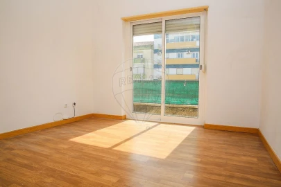 Apartamento T2 para Venda em Carregado e Cadafais